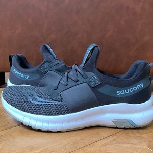 Saucony BREEZE 2.0 SLIP-ON SNEAKER - WOMEN'S